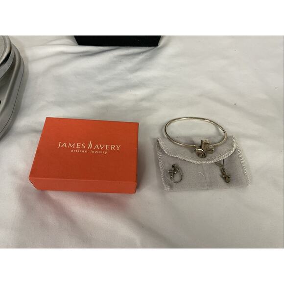 JAMES AVERY STERLING SILVER ST THERESA BANGLE BRACELET & EARRINGS BOX - Picture 6 of 11